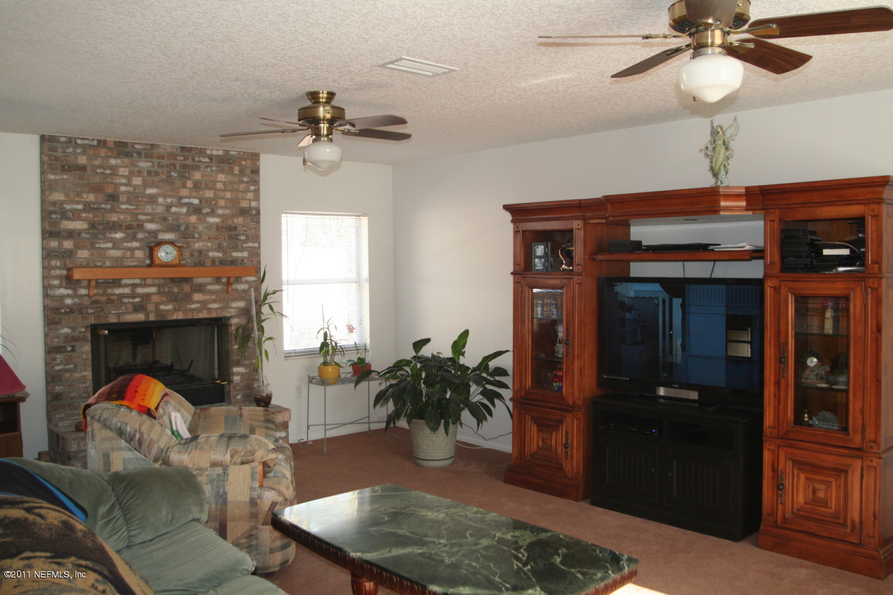 43380 Thomas Creek Road Callahan, FL 32011 - Photo 2 of 14 inside