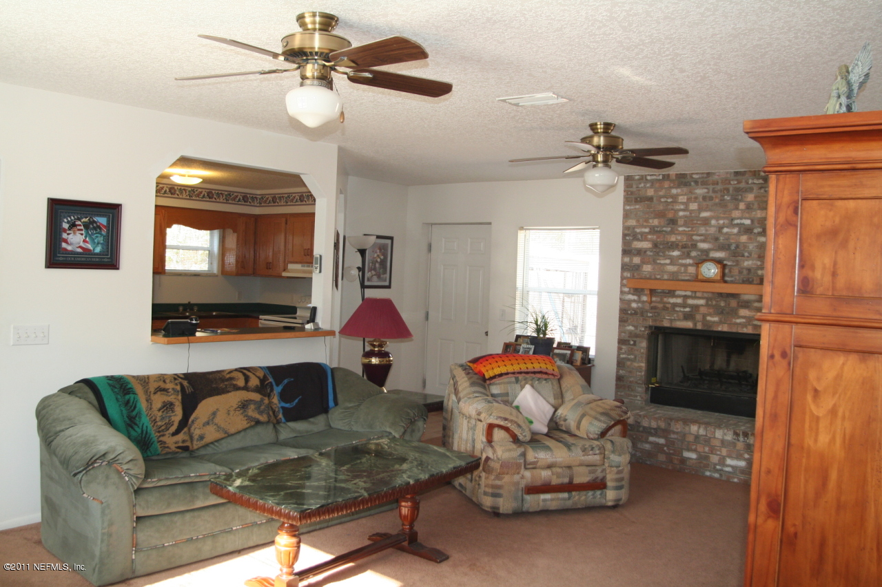 43380 Thomas Creek Road Callahan, FL 32011 - Photo 3 of 14 inside