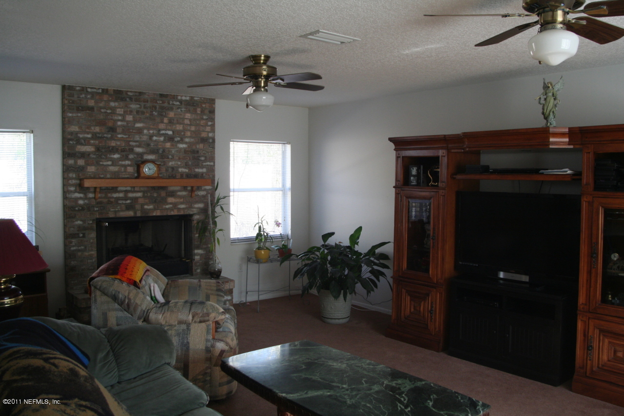 43380 Thomas Creek Road Callahan, FL 32011 - Photo 4 of 14 inside
