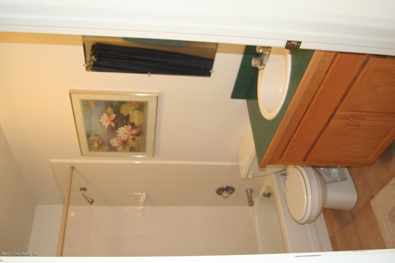 43380 Thomas Creek Road Callahan, FL 32011 - Photo 7 of 14 Guest bath