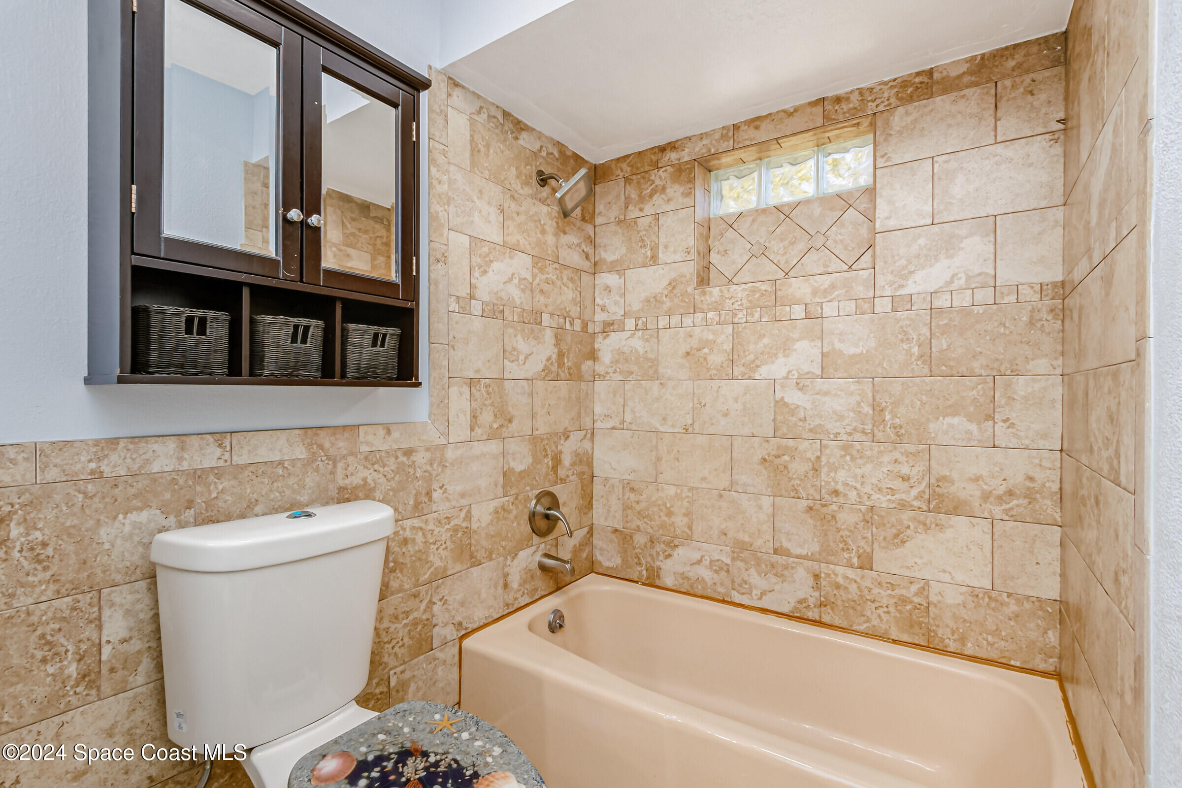 1235 Pine Island Road Merritt Island, FL 32953 - Photo 22 of 45 a bathroom with a bathtub and toilet