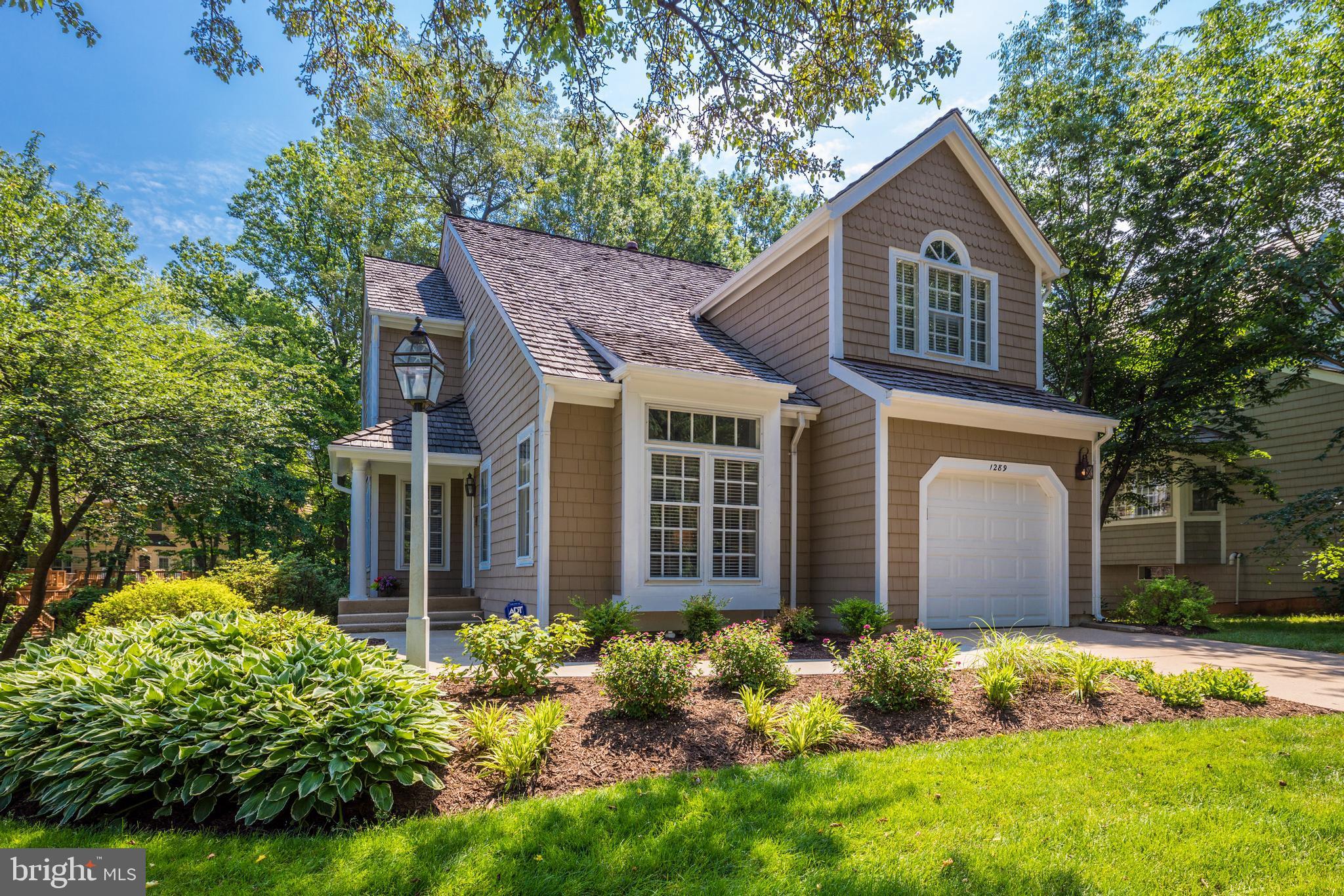 1289 Lamplighter Way Reston, VA 20194 - Photo 3 of 55