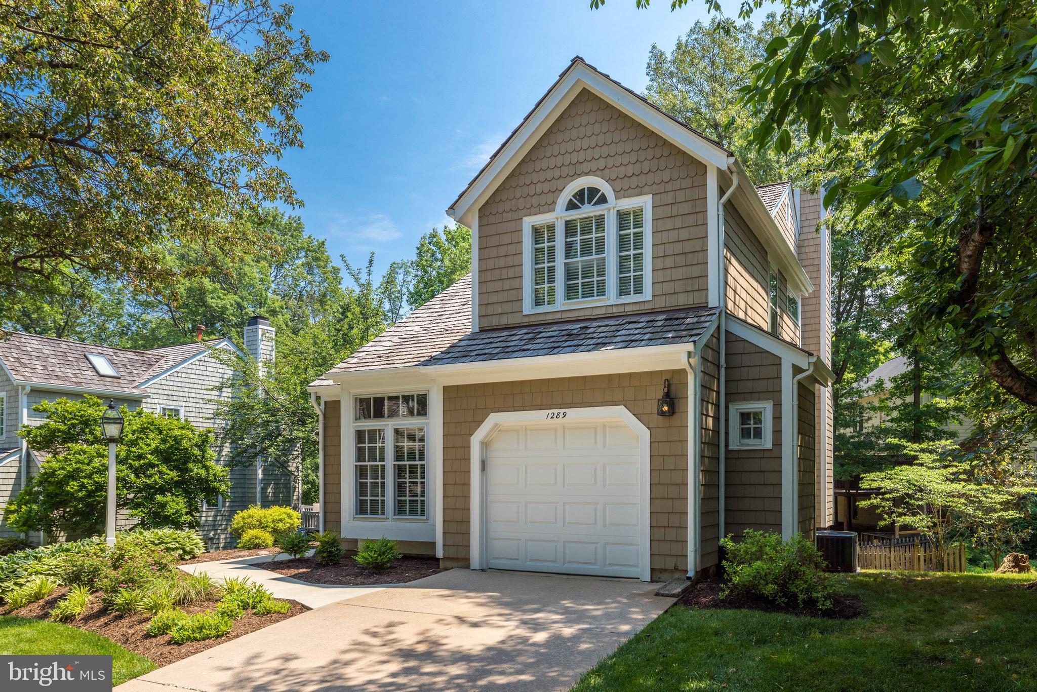 1289 Lamplighter Way Reston, VA 20194 - Photo 4 of 55