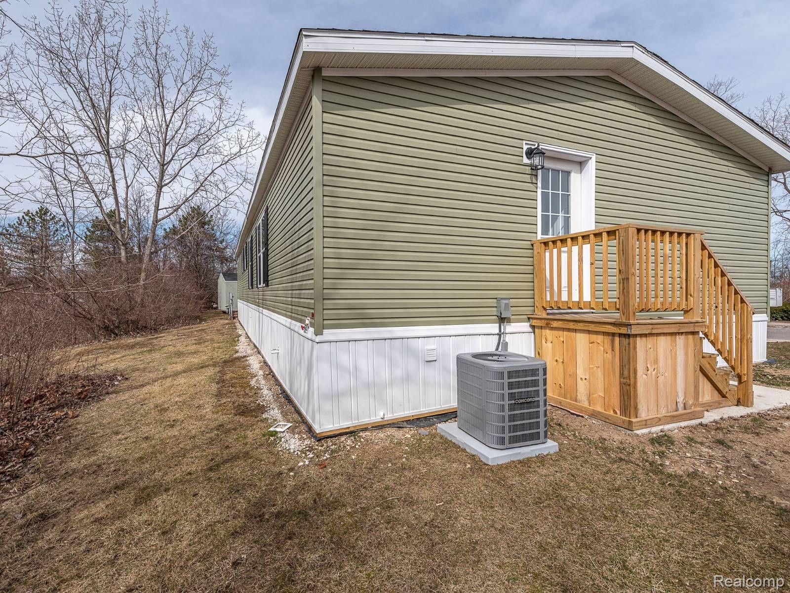 33151 Fort Road Rockwood, MI 48173 - Photo 24 of 25 Gallery Image 24