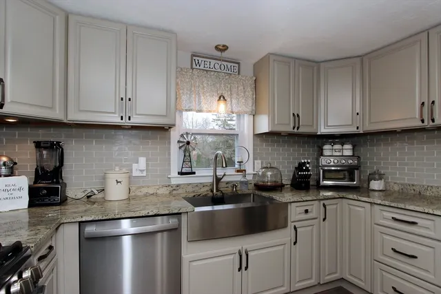 $499,000 | 2795 Cranberry Highway, Wareham, MA 02571