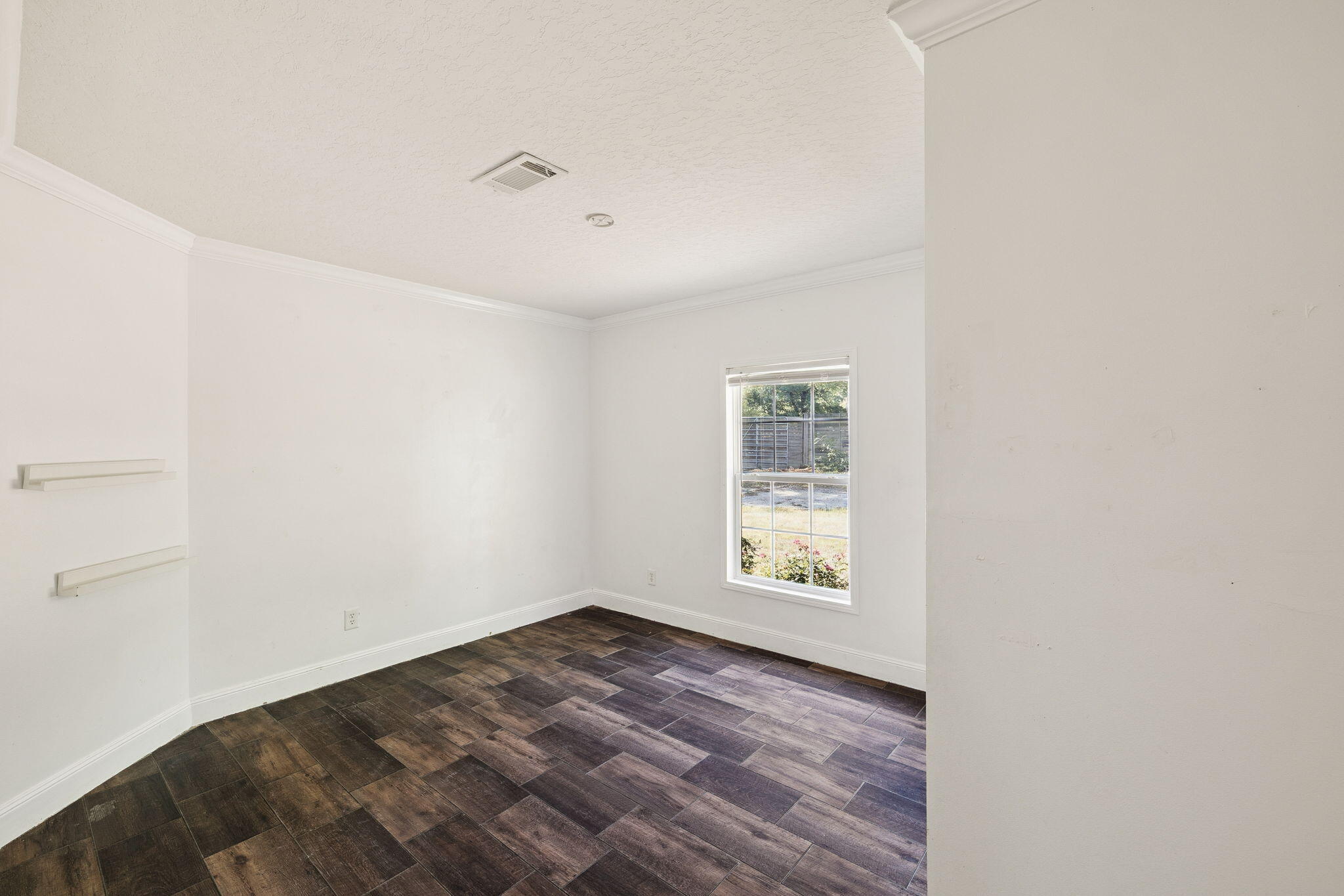 748 Phillips Drive Freeport, FL 32439 - Photo 19 of 32 an empty room with a window