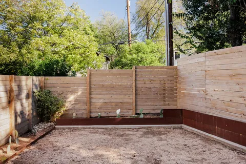 a view of a entrance of the house