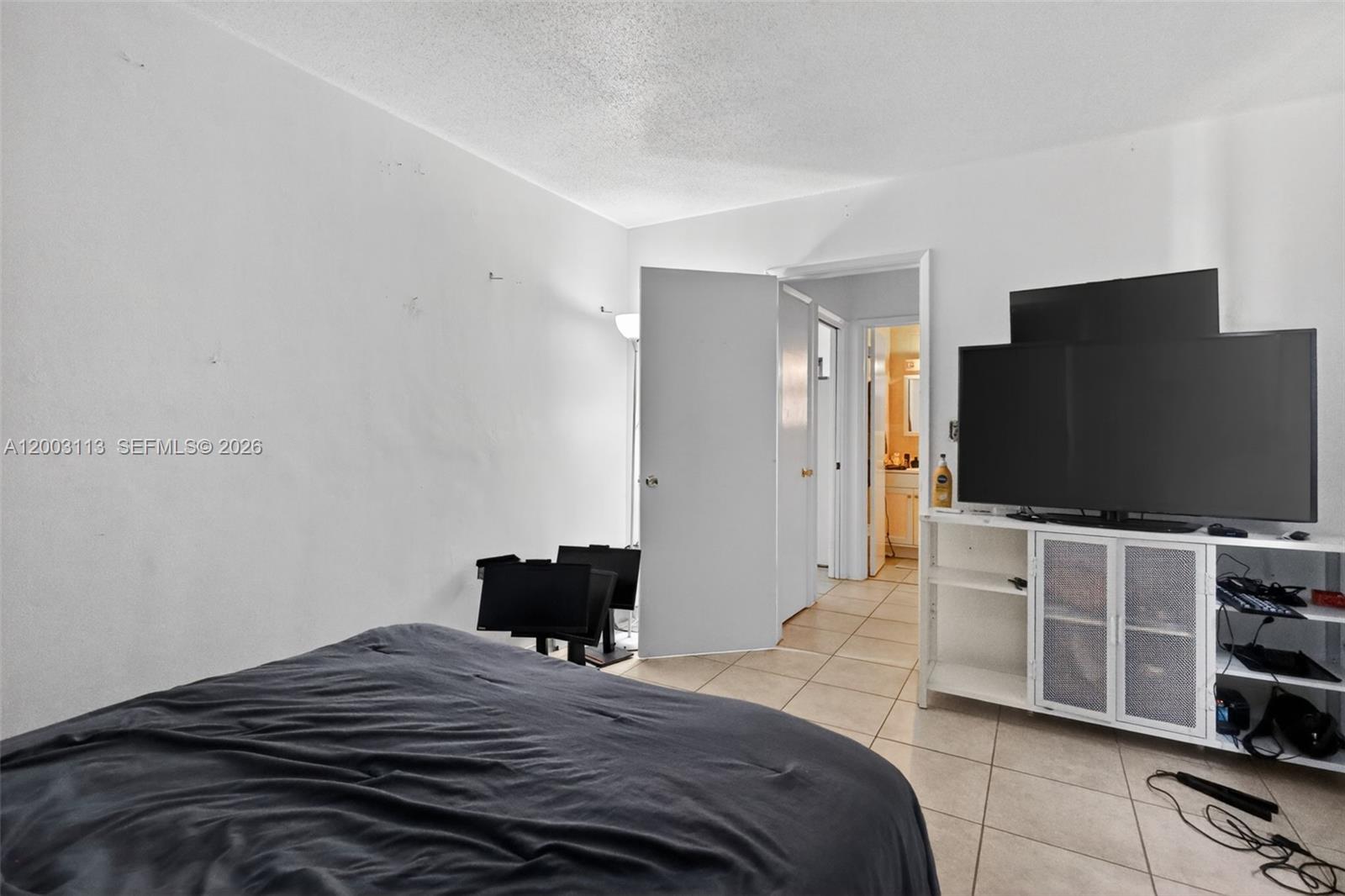 5814 Cleveland Street Hollywood, FL 33021 - Photo 16 of 59