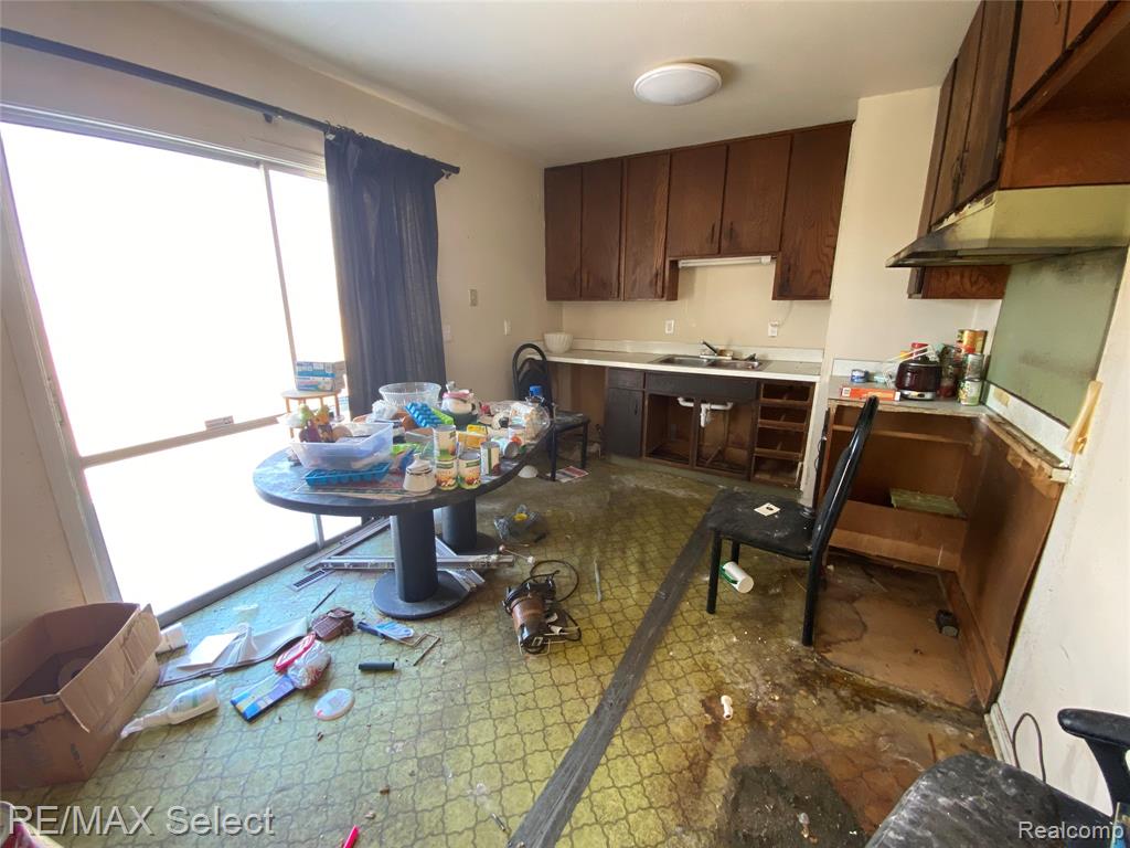 8126 Corunna Road Flint, MI 48532 - Photo 8 of 17 Gallery Image 8