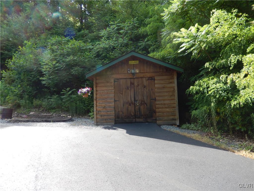 3167 Chestnut Hill Road Center Valley, PA 18034 - Photo 5 of 49 Gallery Image 5