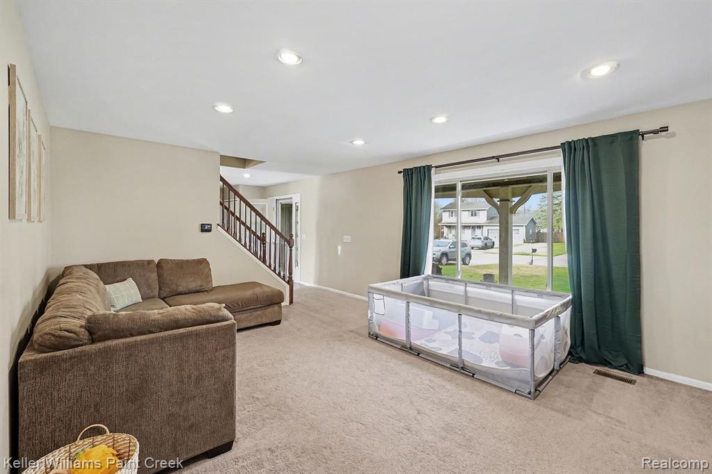 5446 Old Franklin Road Grand Blanc, MI 48439 - Photo 8 of 33