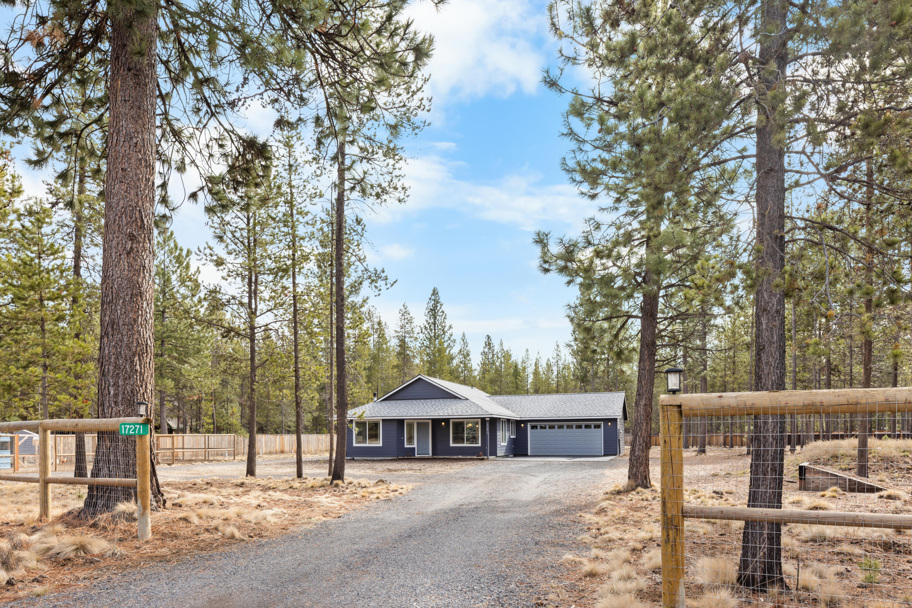 17271 Downey Road Bend, OR 97707 - Photo 5 of 34 Front