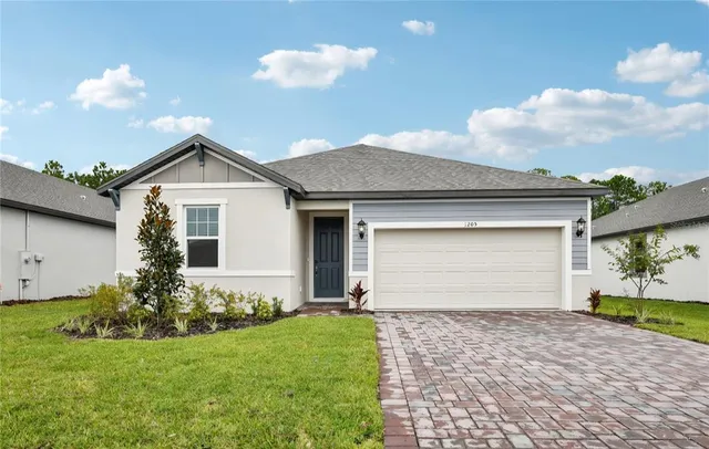 a front view of house with yard