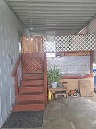 a view of entryway with a front door