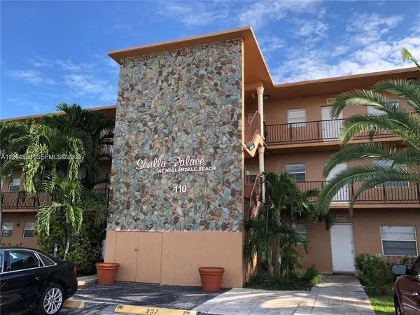 $179,000 | 110 Southeast 2nd Street, Unit 312, Hallandale Beach, FL 33009