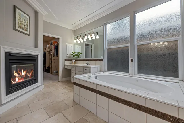 a view of a house with backyard