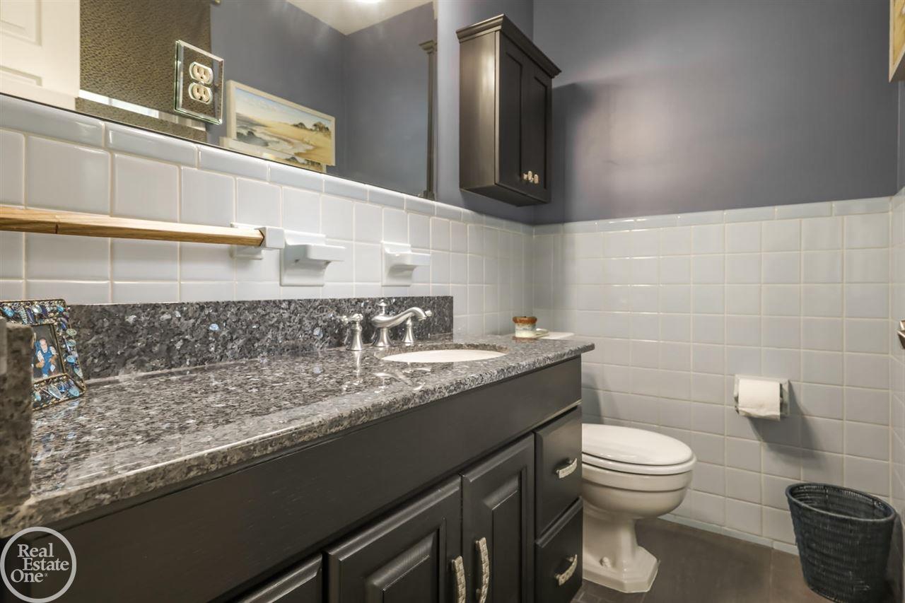 404 Lexington Road Grosse Pointe, MI 48236 - Photo 24 of 35 31380796-23.JPG