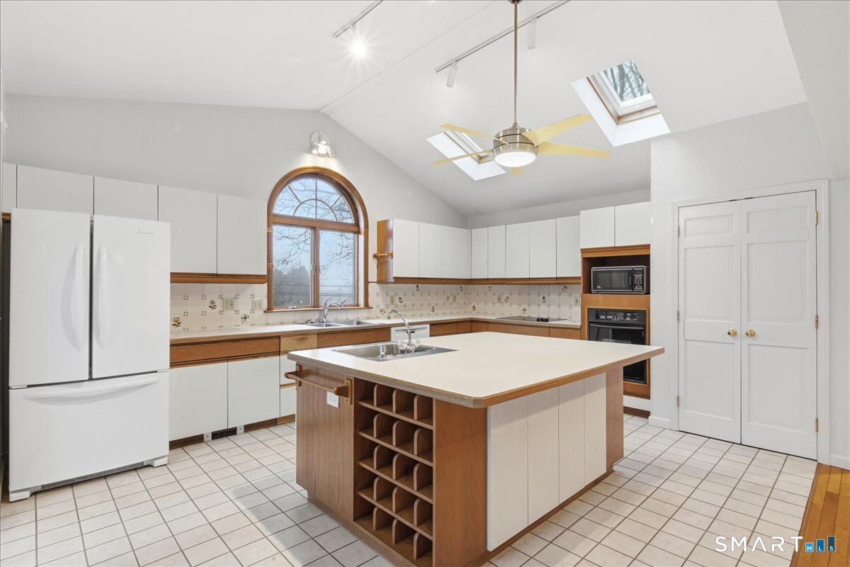 157 Prospect Hill Road Groton, CT 06340 - Photo 12 of 38