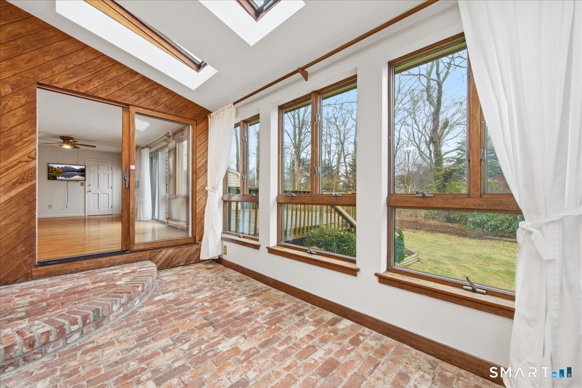 157 Prospect Hill Road Groton, CT 06340 - Photo 15 of 38