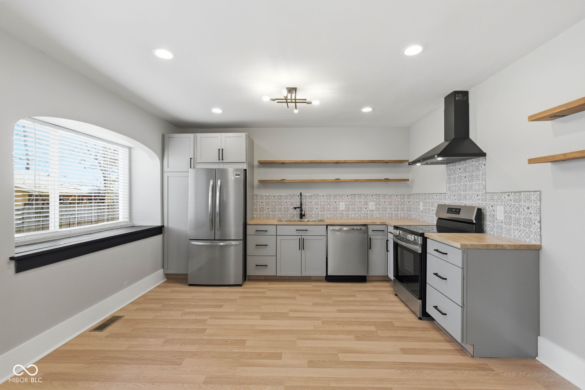 1611 Main Street Beech Grove, IN 46107 - Photo 7 of 20