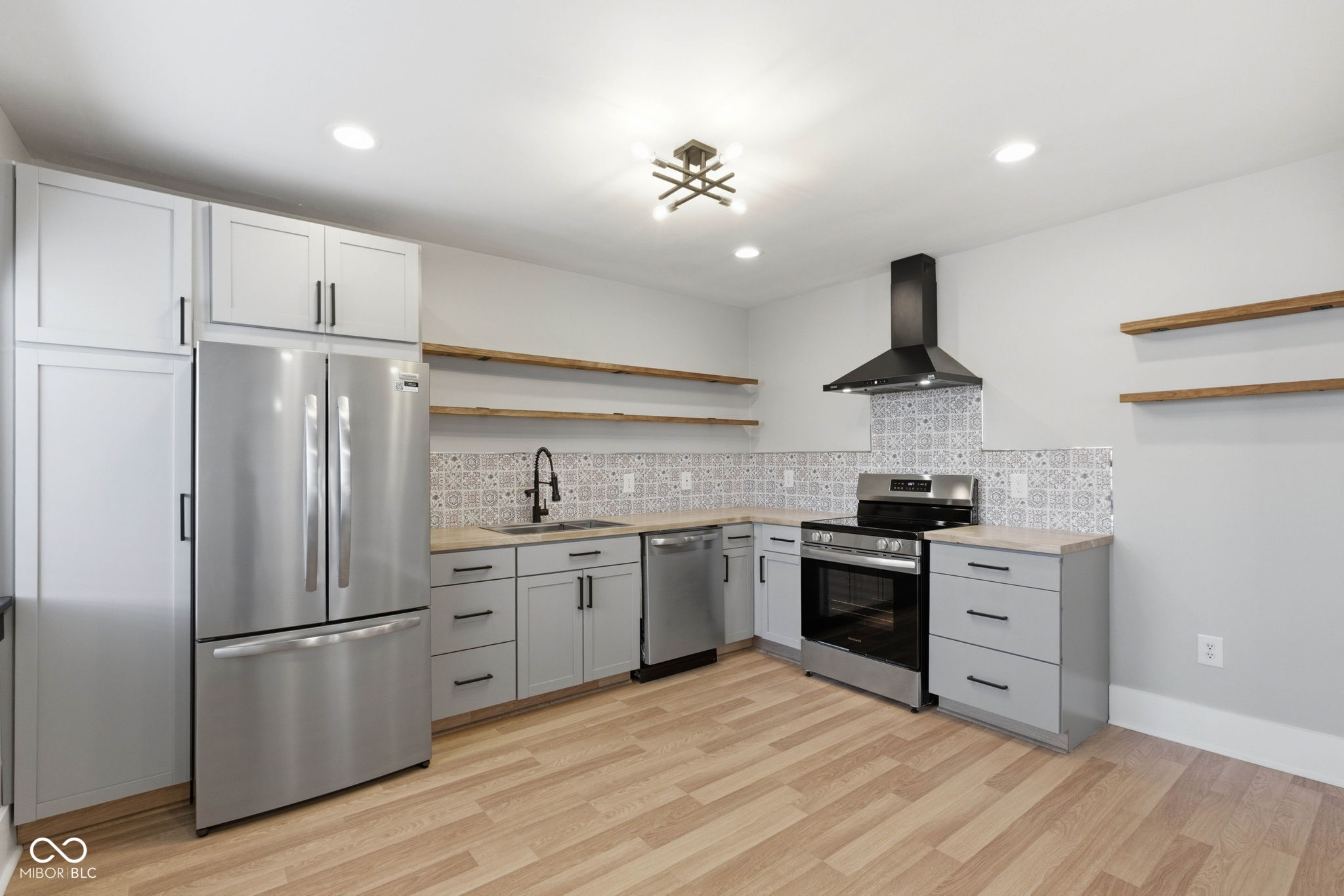 1611 Main Street Beech Grove, IN 46107 - Photo 8 of 20