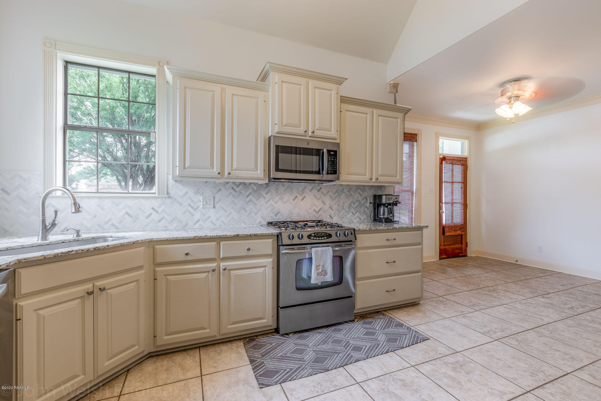 110 Millrock Road Lafayette, LA 70508 - Photo 6 of 25 Kitchen