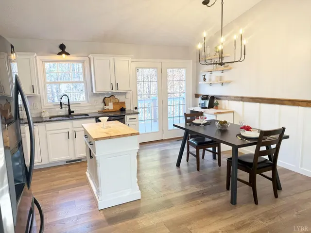 $359,900 | 142 Pleasant Ridge Drive, Madison Heights, VA 24572