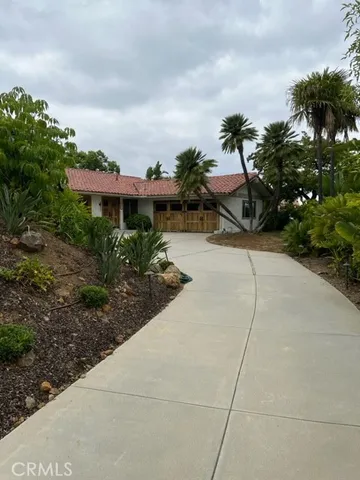 a view of a back yard of the house