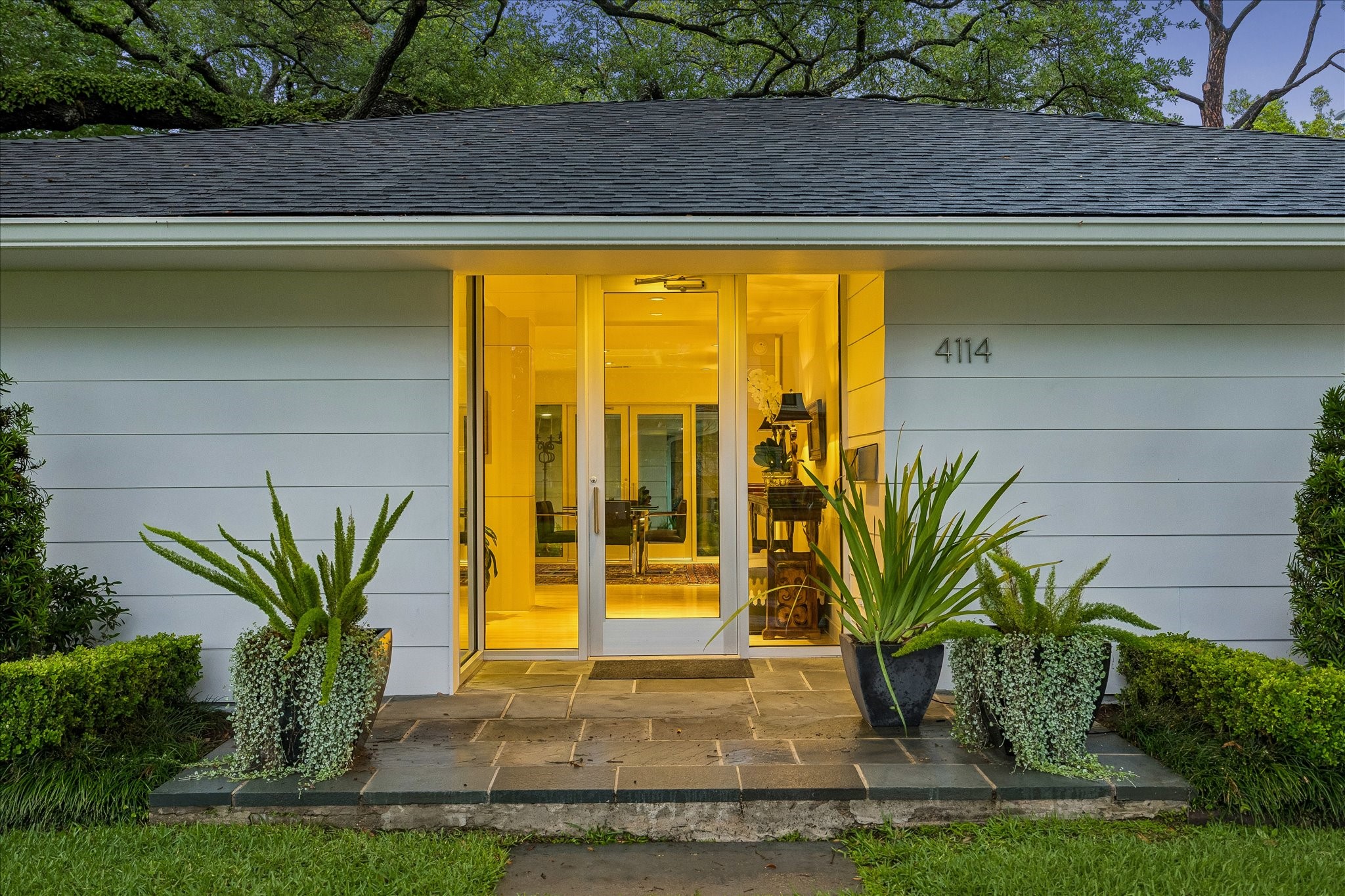 4114 Whitman Street Houston, TX 77027 - Photo 3 of 43