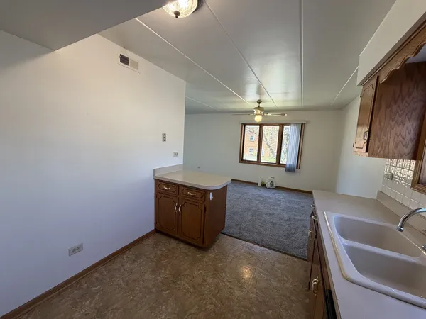 $2,200 | 8659 Meade Avenue, Unit 1N, Burbank, IL 60459