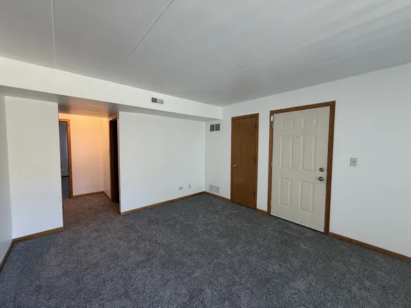 $2,200 | 8659 Meade Avenue, Unit 1N, Burbank, IL 60459