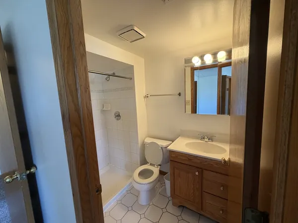 $2,200 | 8659 Meade Avenue, Unit 1N, Burbank, IL 60459