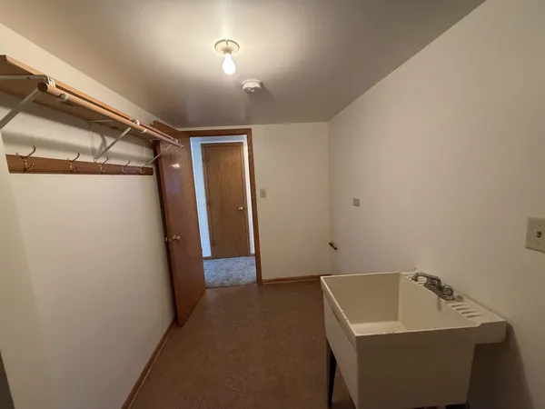$2,200 | 8659 Meade Avenue, Unit 1N, Burbank, IL 60459