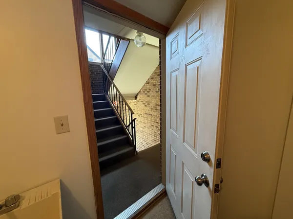 $2,200 | 8659 Meade Avenue, Unit 1N, Burbank, IL 60459