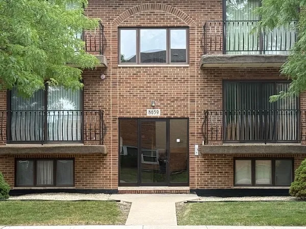 $2,200 | 8659 Meade Avenue, Unit 1N, Burbank, IL 60459
