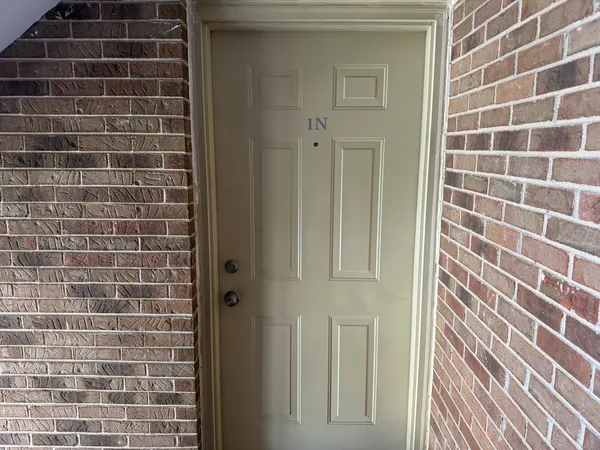 $2,200 | 8659 Meade Avenue, Unit 1N, Burbank, IL 60459