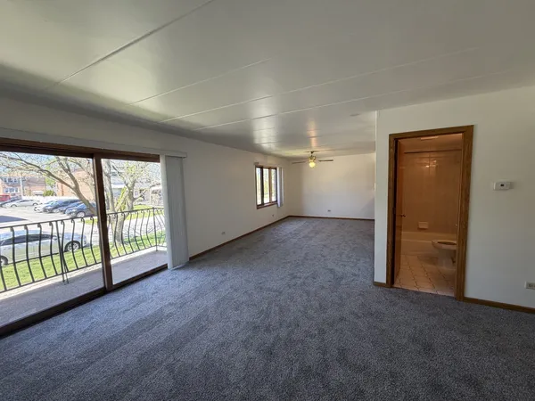 $2,200 | 8659 Meade Avenue, Unit 1N, Burbank, IL 60459