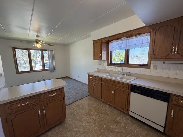 $2,200 | 8659 Meade Avenue, Unit 1N, Burbank, IL 60459