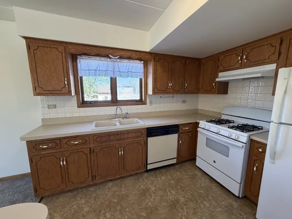 $2,200 | 8659 Meade Avenue, Unit 1N, Burbank, IL 60459