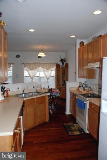 13429 Rising Sun Lane Germantown, MD 20874 - Photo 5 of 30 Kitchen