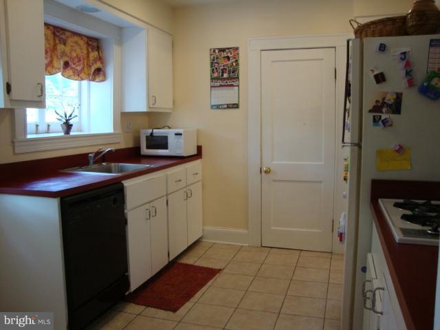 822 Old Joppa Road Towson, MD 21286 - Photo 3 of 26 Kitchen