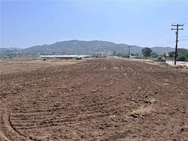 a view of a field with an ocean view