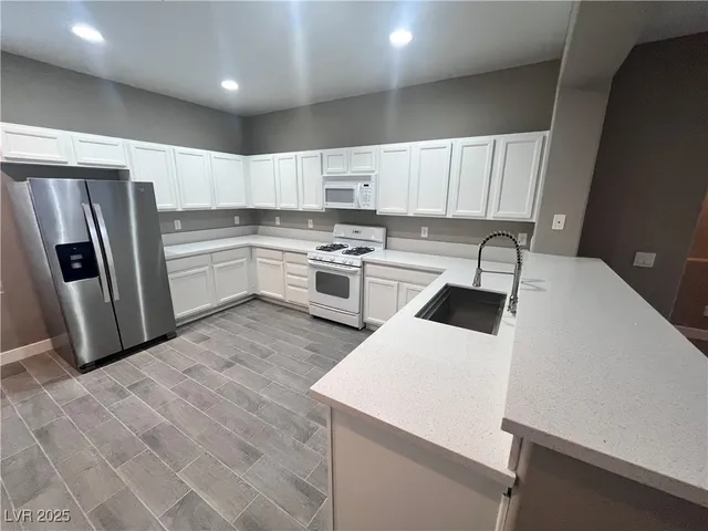 $2,180 | 7136 Crescentville Avenue, Las Vegas, NV 89131