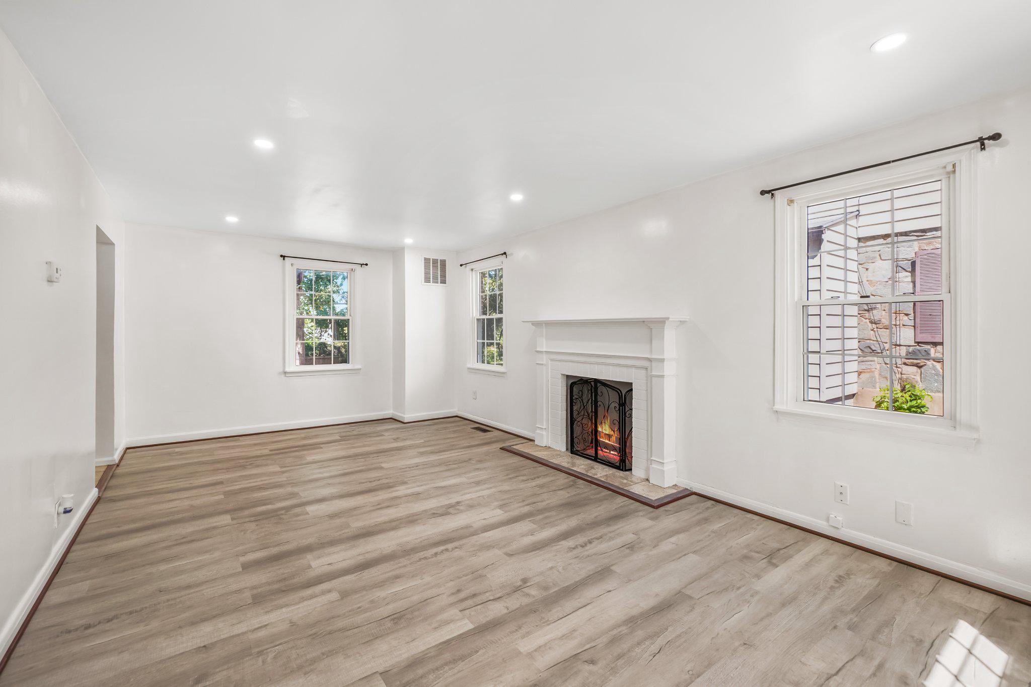 7022 Deerfield Road Pikesville, MD 21208 - Photo 7 of 30 Living Room