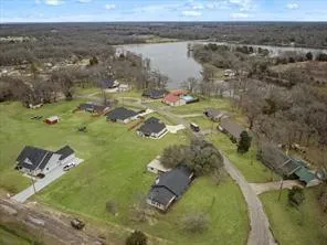 a black and white photo of a living room
