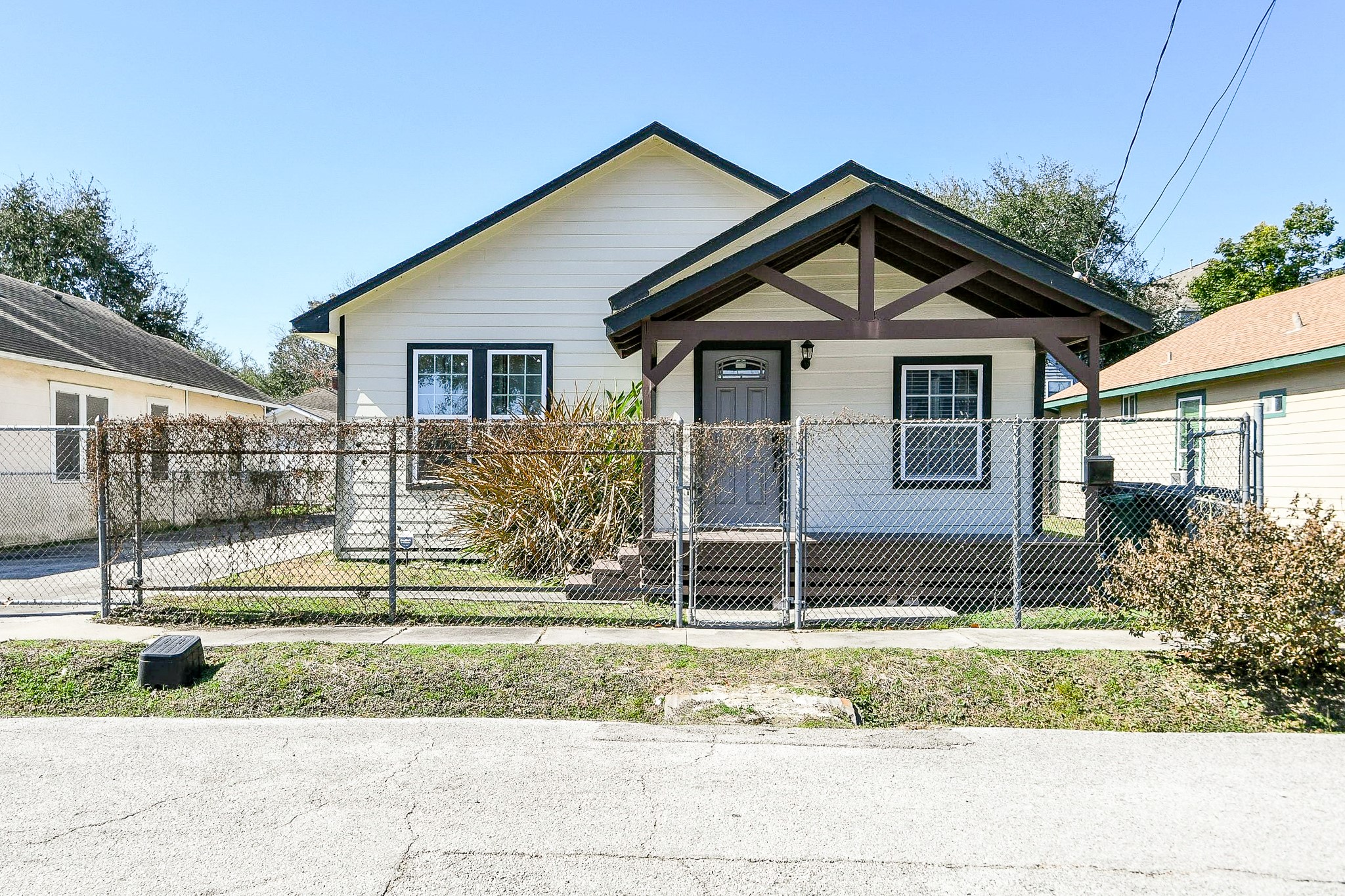 2119 Carter Street Houston, TX 77008 - Photo 1 of 24