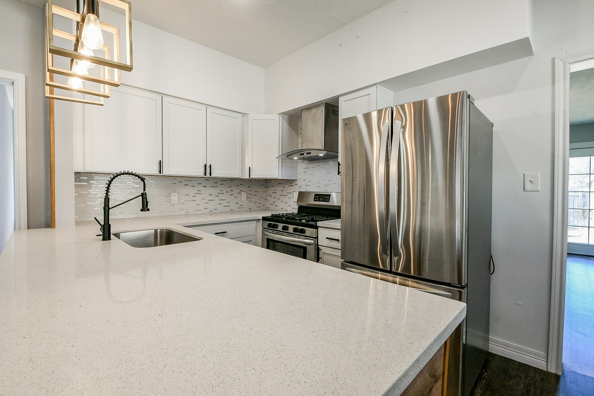 2119 Carter Street Houston, TX 77008 - Photo 11 of 24