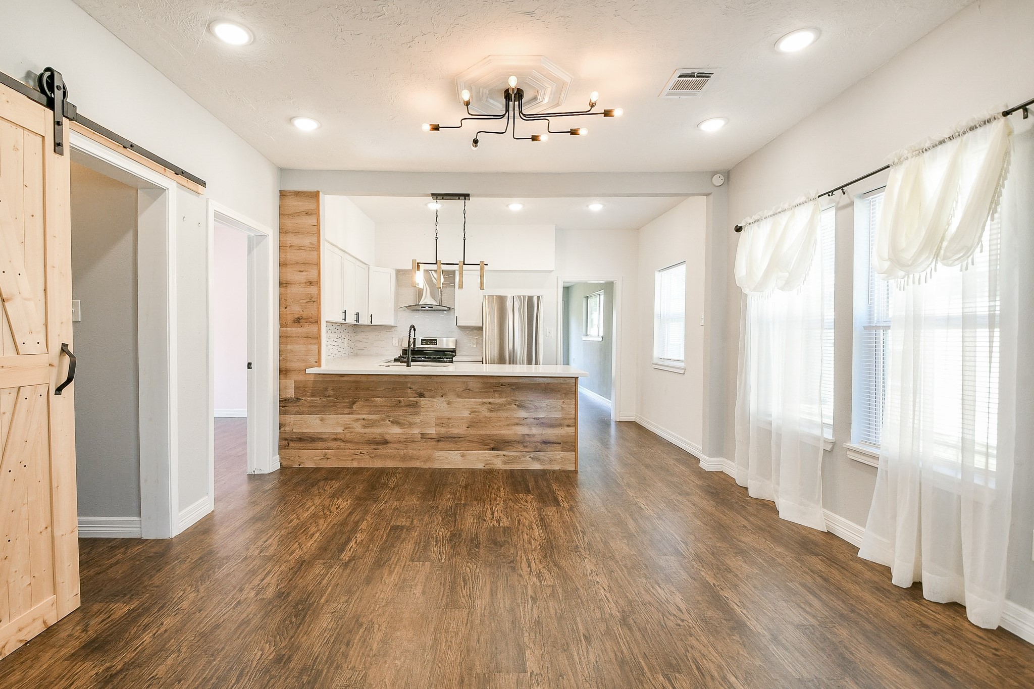 2119 Carter Street Houston, TX 77008 - Photo 9 of 24