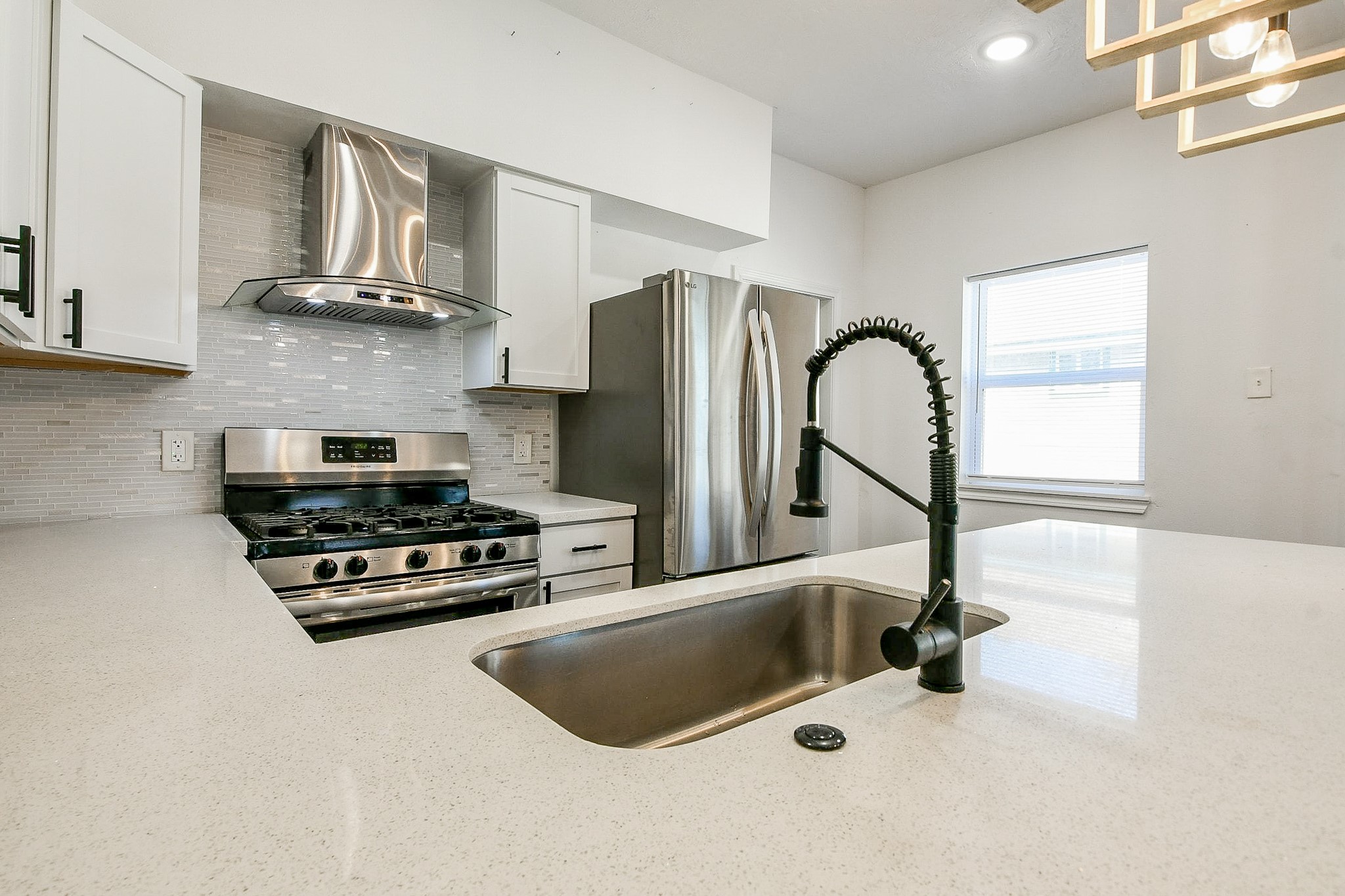 2119 Carter Street Houston, TX 77008 - Photo 10 of 24