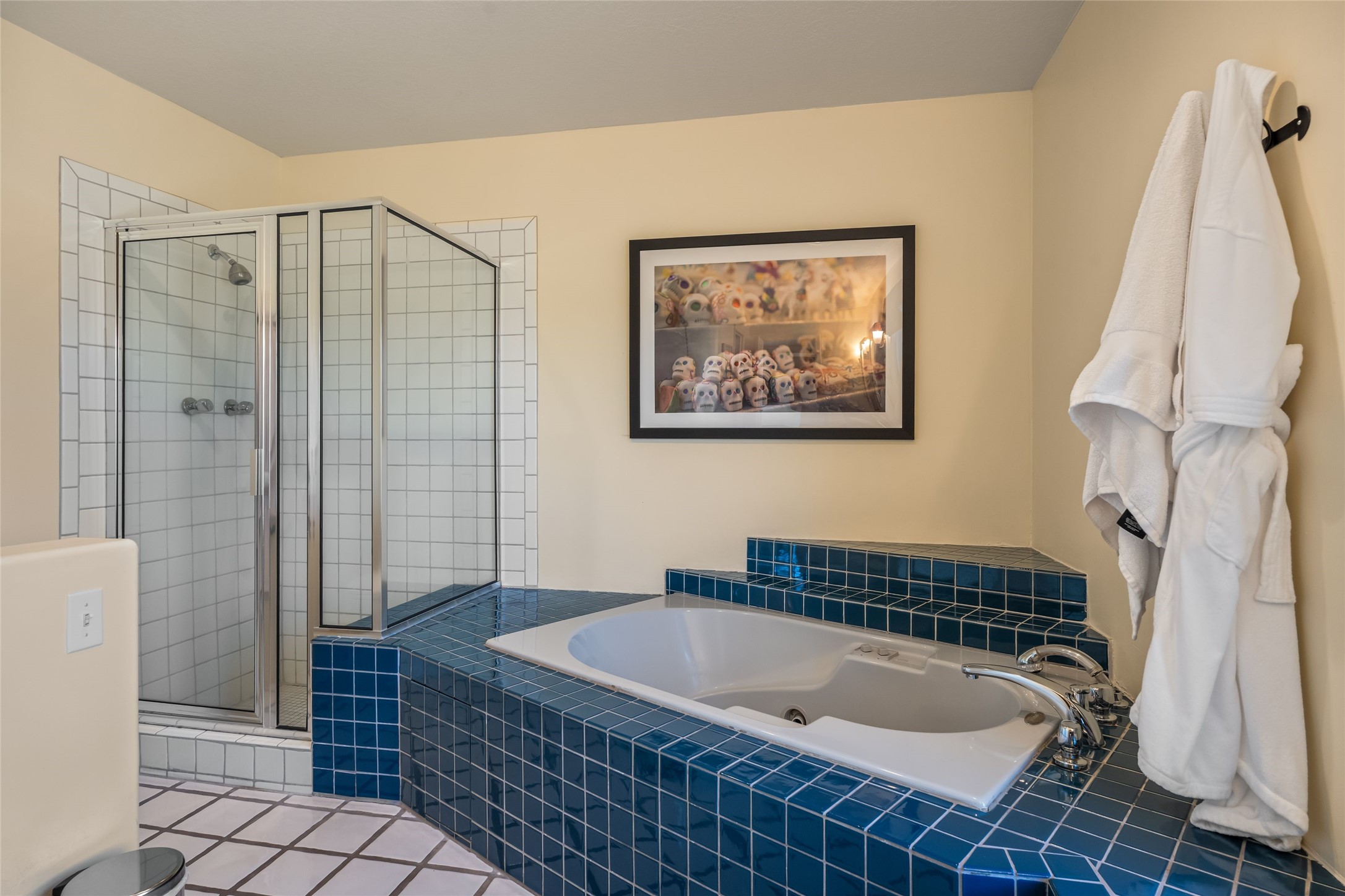 933 Stagecoach Road Santa Fe, NM 87501 - Photo 27 of 39 Primary Bathroom